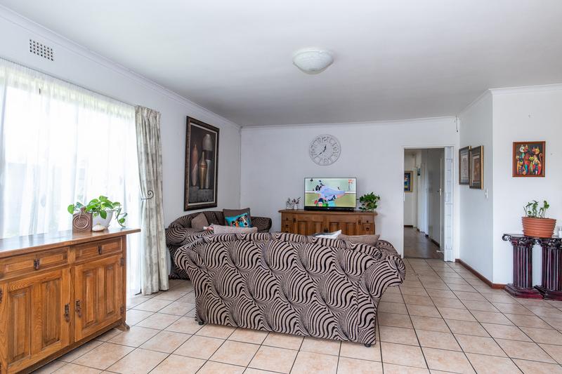 To Let 3 Bedroom Property for Rent in Kirstenhof Western Cape